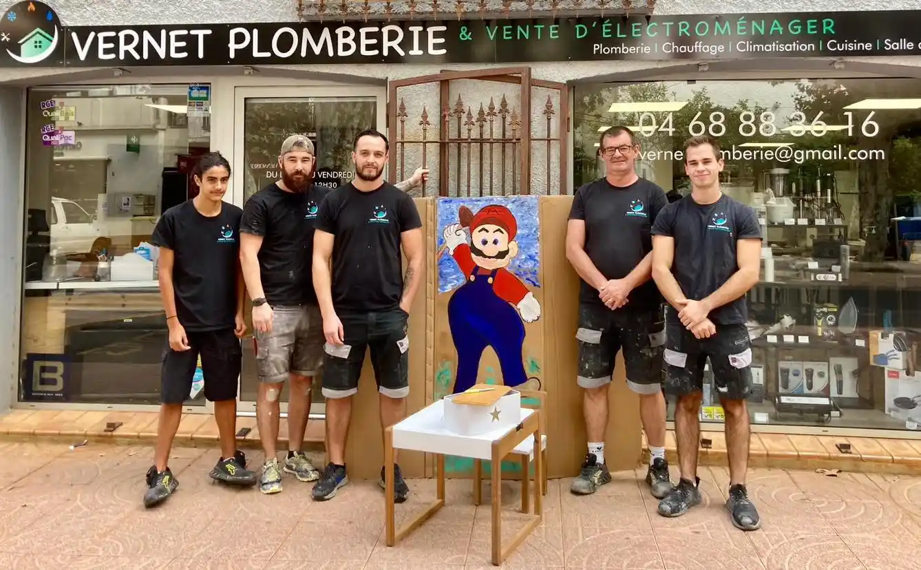Photo 2024 de l'équipe de Vernet Plomberie, entreprise spécialisée en Cuisine, Salle de bain, plomberie, chauffage et climatisation à Banyuls-sur Mer et dans toute la région Occitanie